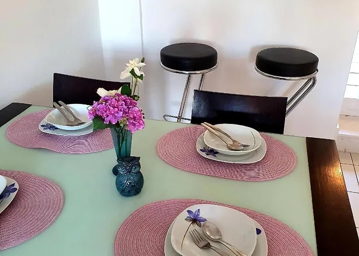 Owls Nest Townhouse * 파포스