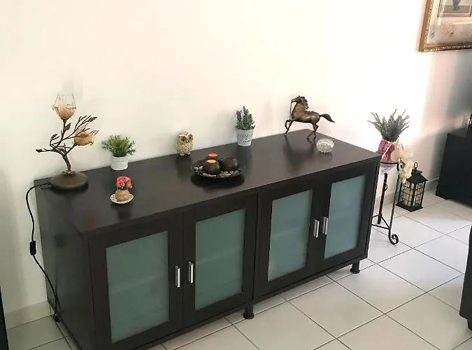 Owls Nest Townhouse 파포스